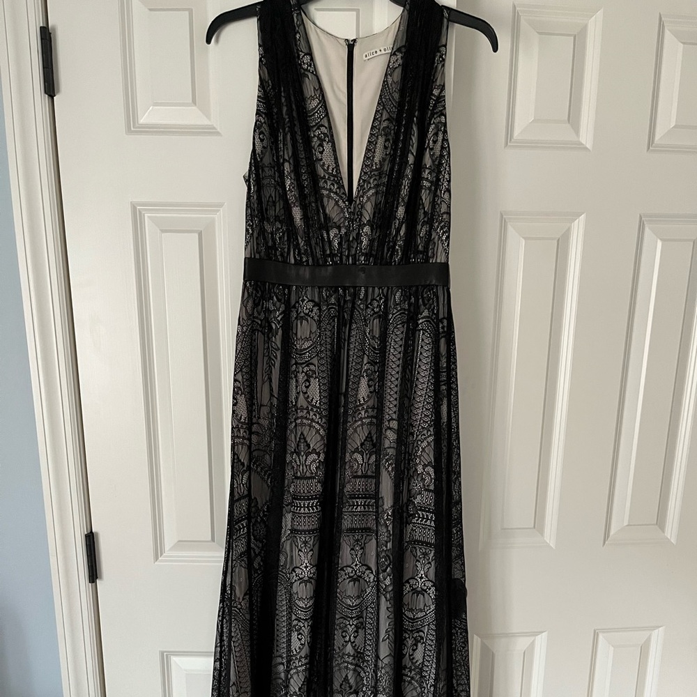 LAST DAY Alice and Olivia lace formal dress